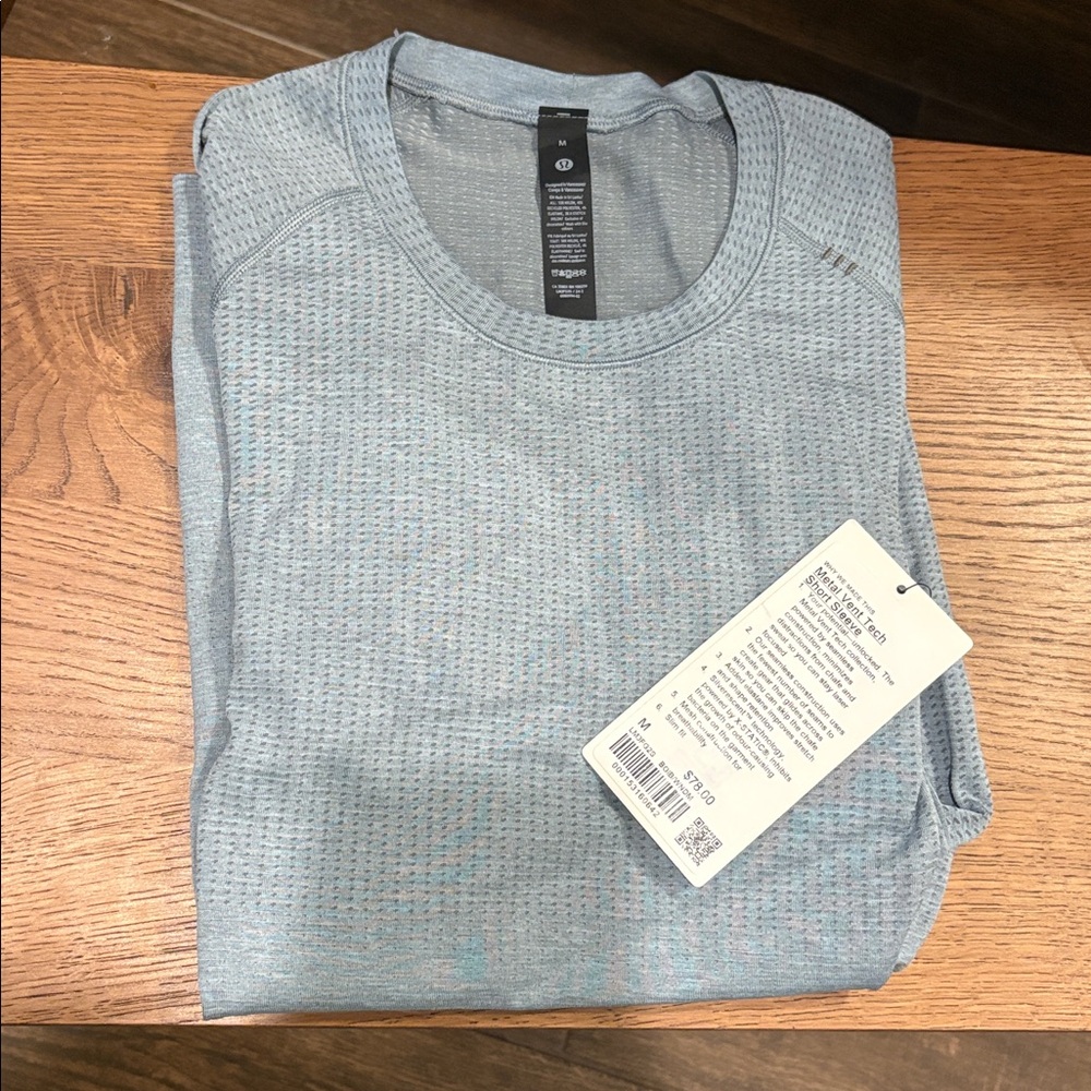 Lululemon Men’s Light Blue Long Sleeve Top NWT